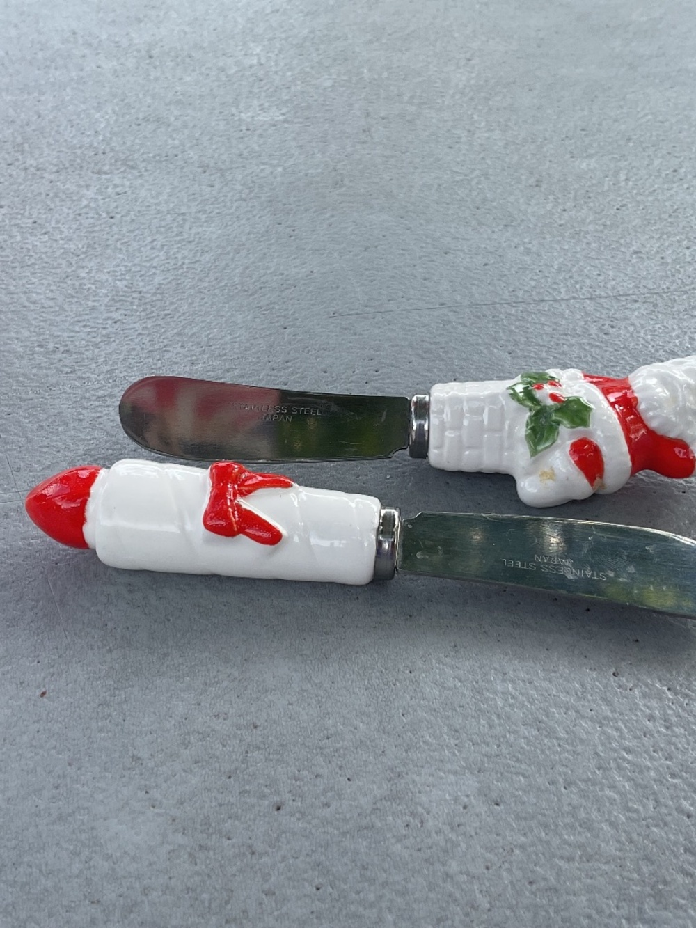 2 Holiday Butter Cheese Spreaders Vintage Stainless Steel Ceramic